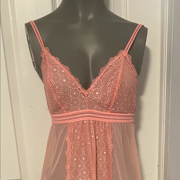 NWT LA VIE EN ROSE Lace Semi~Sheer NEGLIGEE Sz M - Picture 1 of 4